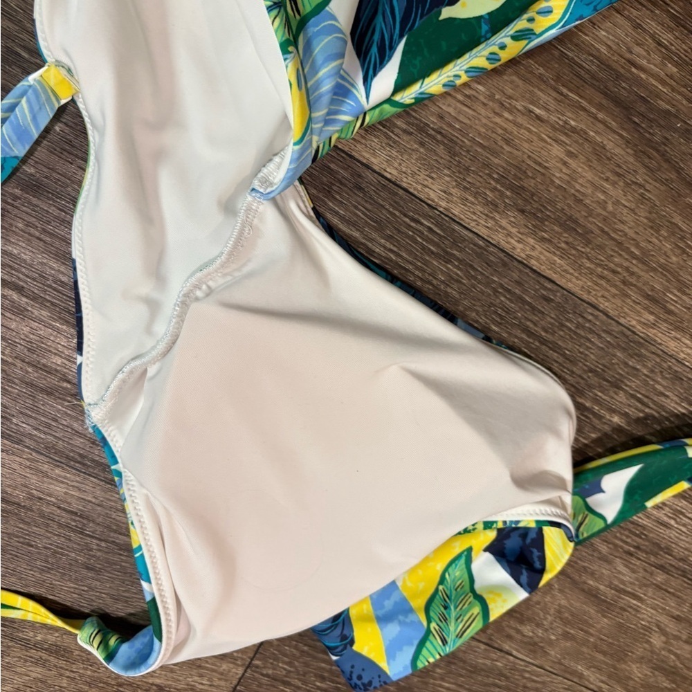 Aerie Women's L Floral Wrap One Piece Swim Suit Full Coverage
Green Blue Yellow - Picture 5 of 8